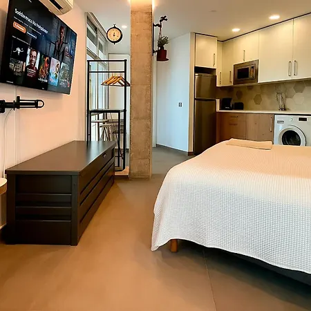 Cozy Modern With Pool In Apartment