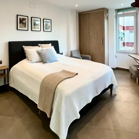 Cozy Modern With Pool In