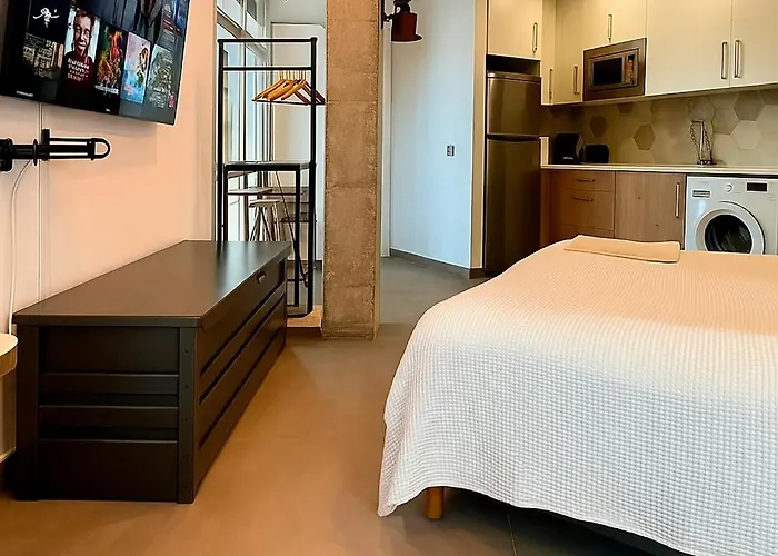 Cozy Modern With Pool In Apartament