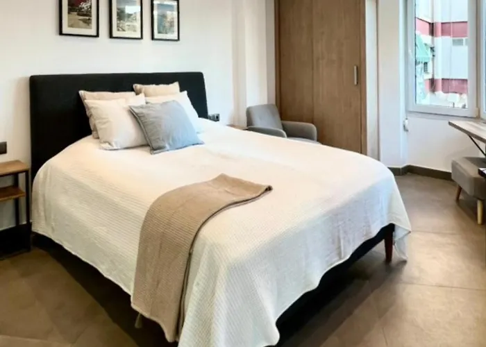 Cozy Modern With Pool In