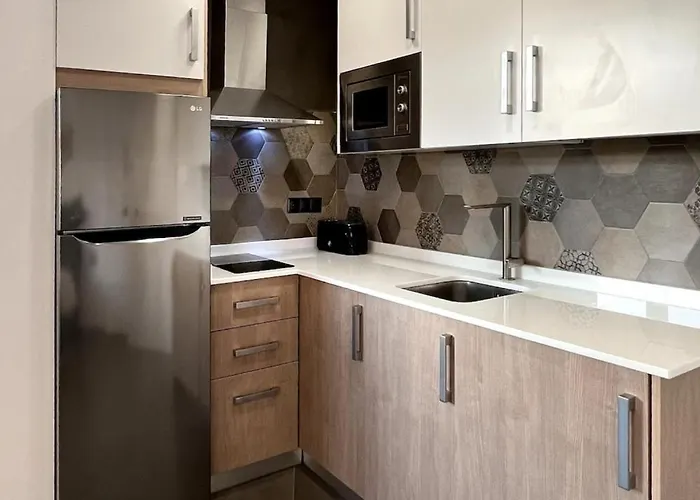 Cozy Modern With Pool In *