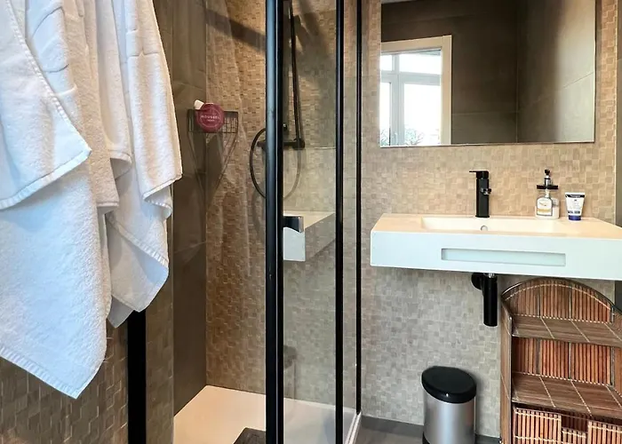 Cozy Modern With Pool In * Нерха